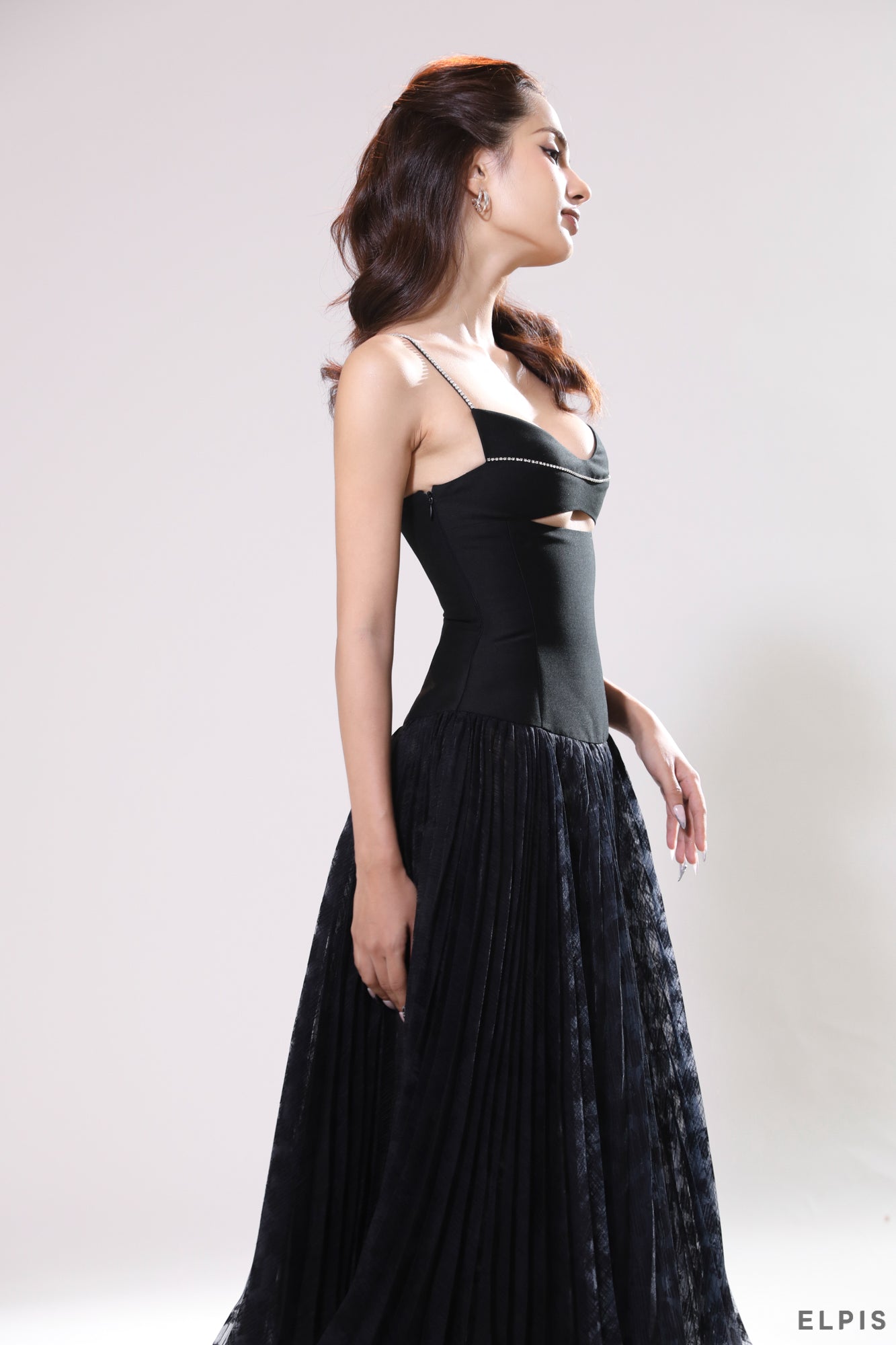 Pre-Order | Straps pleat midi dress featuring sweetheart neckline, cut-out detailing | FW21D19